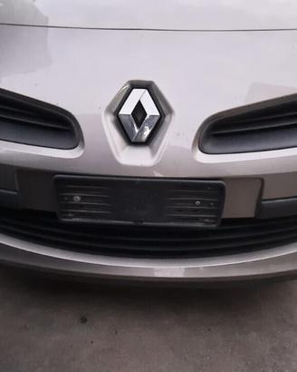 RENAULT CLIO 2008 - PARAURTI ANTERIORE