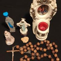 Raccolta oggetti religiosi