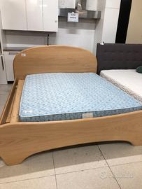 Letto matrimoniale di design