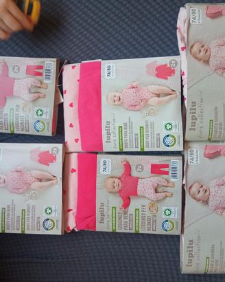 Lotto composto da 6 capi d'abbigliamento neonati
