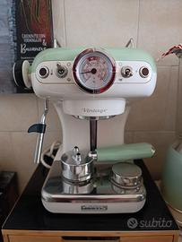 Macchina da caffè espresso vintage verde