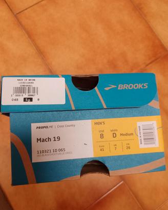 scarpe chiodate per atletica leggera 