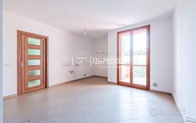 QUADRILOCALE SU DUE LIVELLI CON DOPPIO BAGNO E GAR
