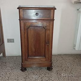 Comodino antico in legno