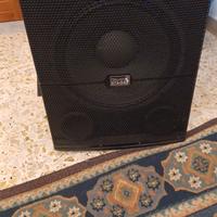 Sub woofer amplificato.