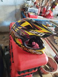 casco UFO da motocross 