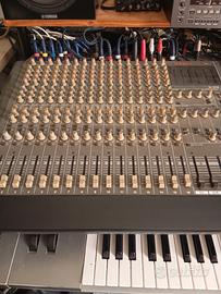 Mixer analogico Tascam M1516