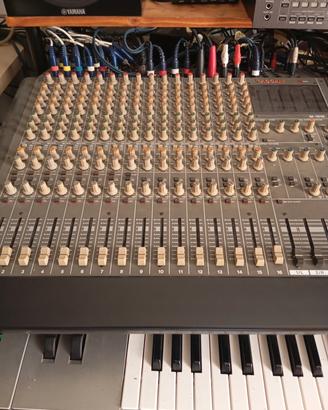 Mixer analogico Tascam M1516