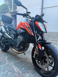KTM Duke 790 L 2024