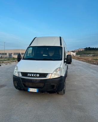 Iveco Daily furgone 35s14