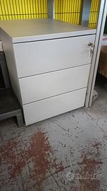 cassettiera in lamiera con ruote e chiusura chiave