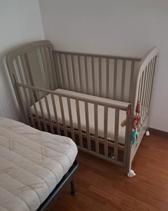 lettino e comò per bambini