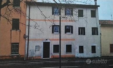 Ufficio disposto su 3 piani