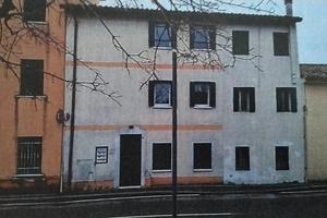 Ufficio disposto su 3 piani