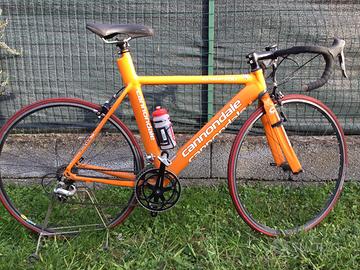 Bici da corsa. cannondale