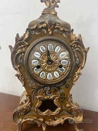 Orologio da tavolo stile Boulle in bronzo e legno