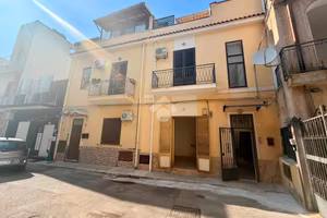3 LOCALI A PALERMO