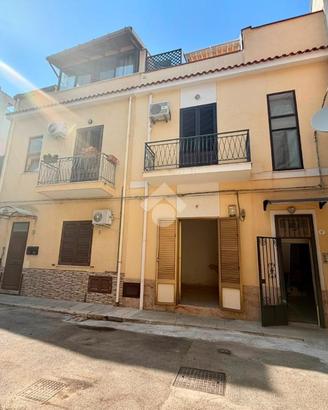 3 LOCALI A PALERMO