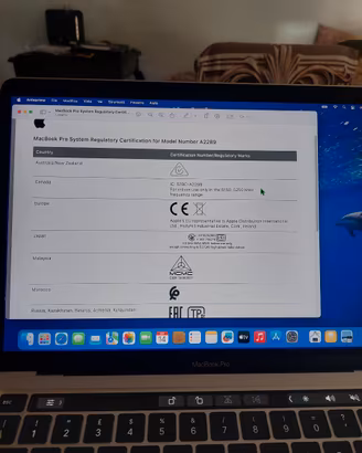 Macbook Pro A2289 Anno 2020 molto bello
