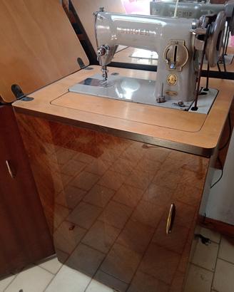 macchina da cucire Singer  anni 60 