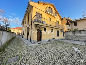 Ampio monolocale zona Comasina con posto auto!