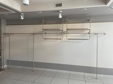 Arredo negozio abbigliamento e cabina armadio