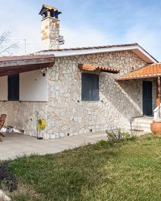 Villa di 240 m² con più di 5 locali a Labico