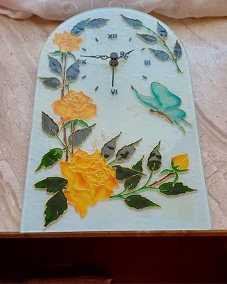 Orologio in vetro da parete.