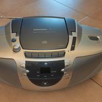 Radio lettore CD e cassette.