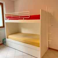 Letto a castello in legno bianco