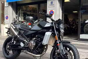 Husqvarna Svartpilen 801