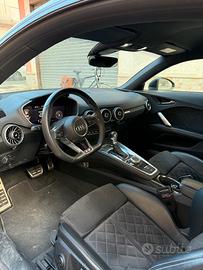 Audi tt triptronic s line 4x4