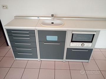 mobile studio odontoiatrico dentista