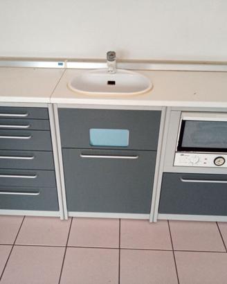 mobile studio odontoiatrico dentista