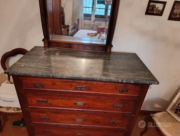 Cassettone in legno massello con piano in marmo
