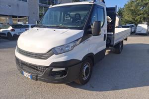 IVECO DAYLI CON GRU