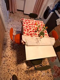 Tavolo cucina e 4 sedie