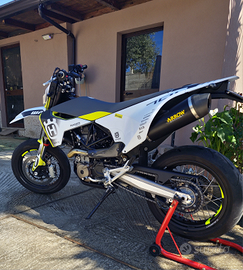 Husqvarna 701 supermoto