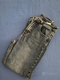 Jeans modello dritto e morbido di Zara