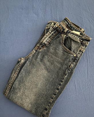 Jeans modello dritto e morbido di Zara