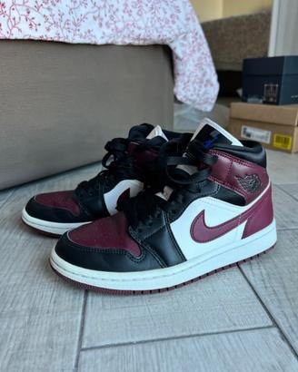 Air Jordan 1 Mid