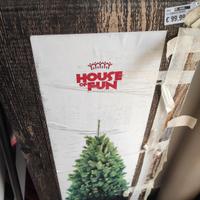 albero di natale con decorazioni 