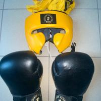 Guantoni, caschetto e fasce da boxe