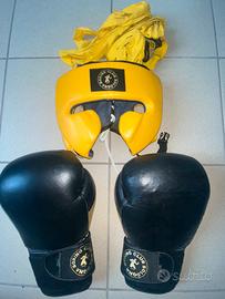 Guantoni, caschetto e fasce da boxe