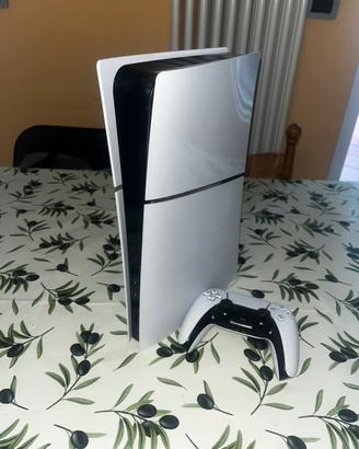 ps5 1T + controller, 2 mesi di vita