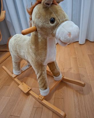 Cavallo a Dondolo con musica 