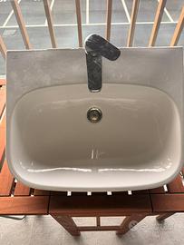 Lavabo con Rubinetto