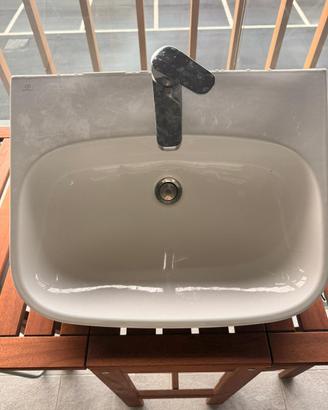 Lavabo con Rubinetto
