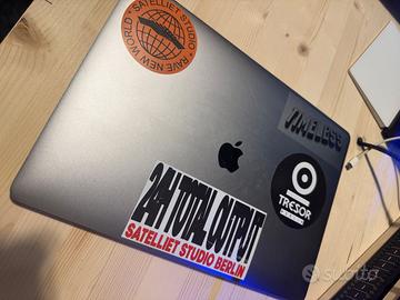 Mac Book Pro 15" 2018 16 gb ram - 256 HD