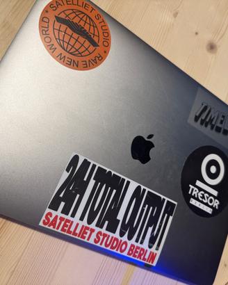 Mac Book Pro 15" 2018 16 gb ram - 256 HD